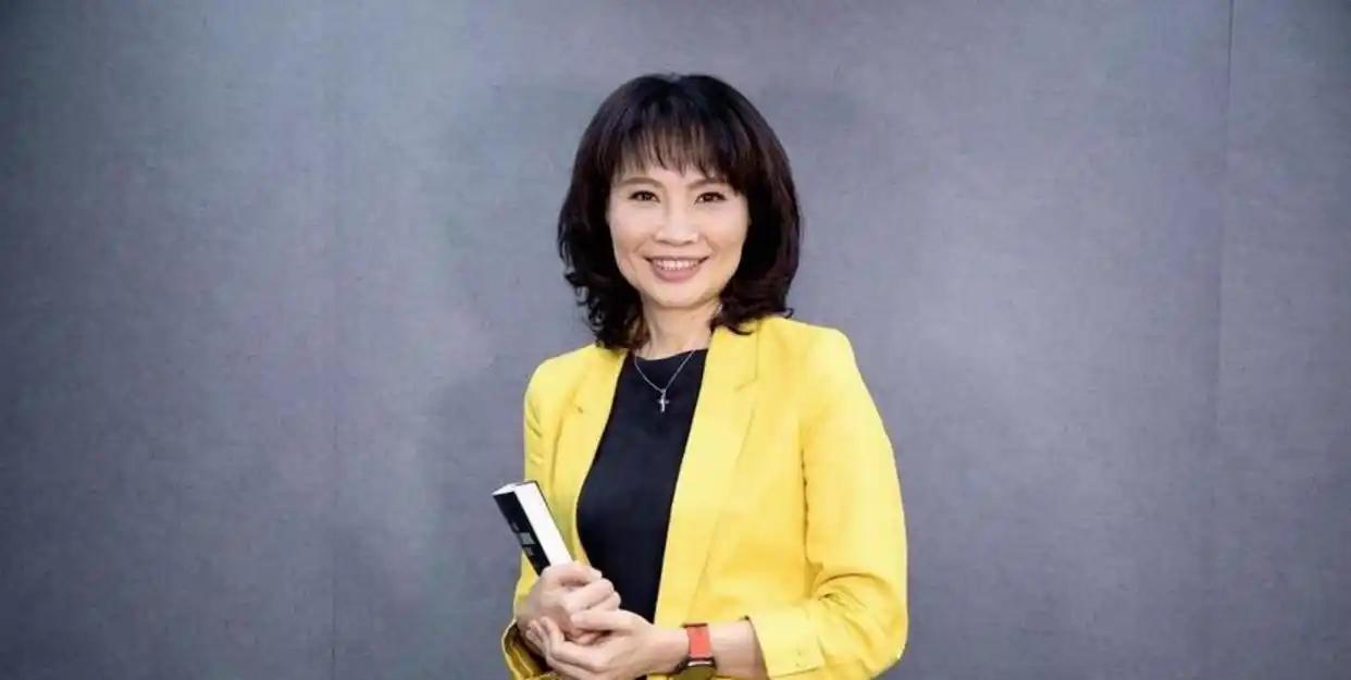 陈凤馨公开痛批戴玮珊、沈富雄，力挺郑丽文大陆之行实属不易。她直言郑丽文冒着巨大风