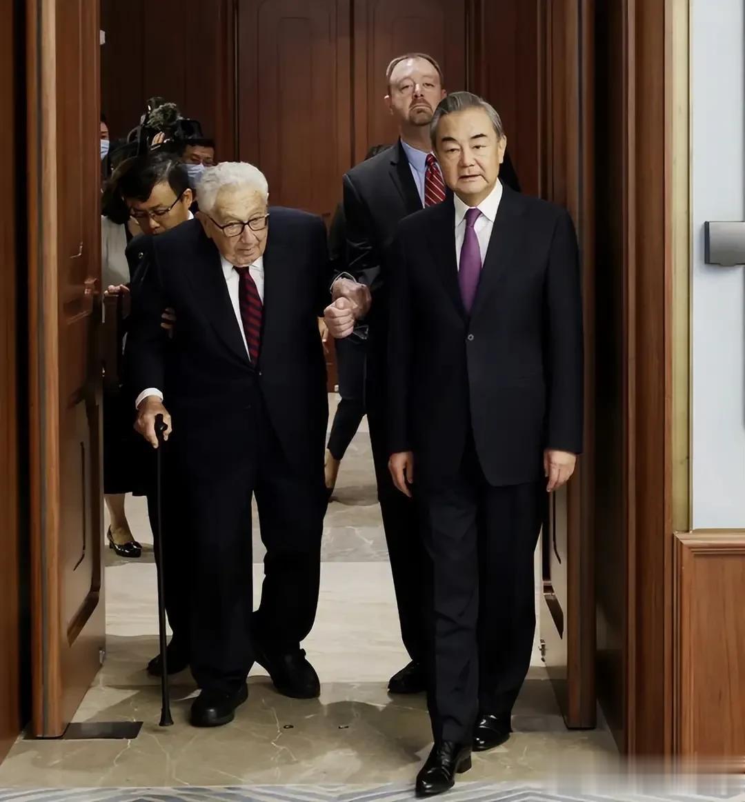基辛格博士今天在钓鱼台国宾馆接受隆重宴请！宴会现场雍容大气，彰显大国风范！央视记