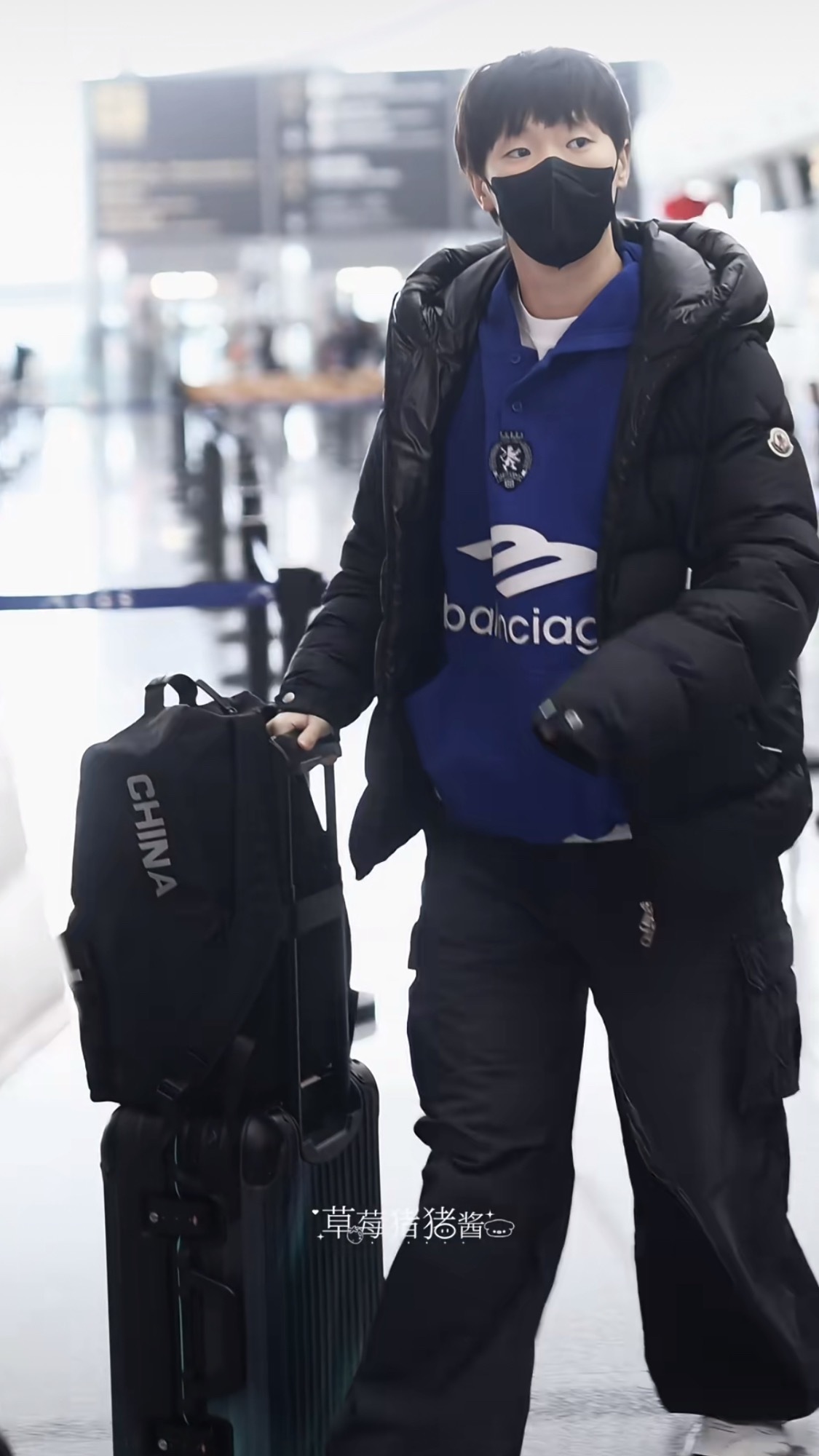 鱼儿那个克兰因蓝卫衣咋穿那么帅啊。。。颜色加大logo感觉换其他人穿会很精神小伙