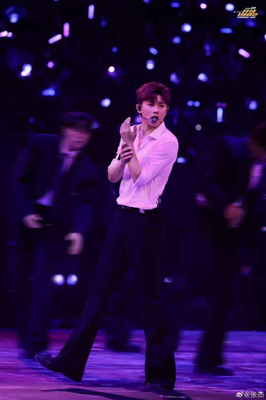 张杰张杰鸟巢演唱会座位图 张杰未LIVE巡回演唱会看到张杰鸟巢演唱会座位图直接激