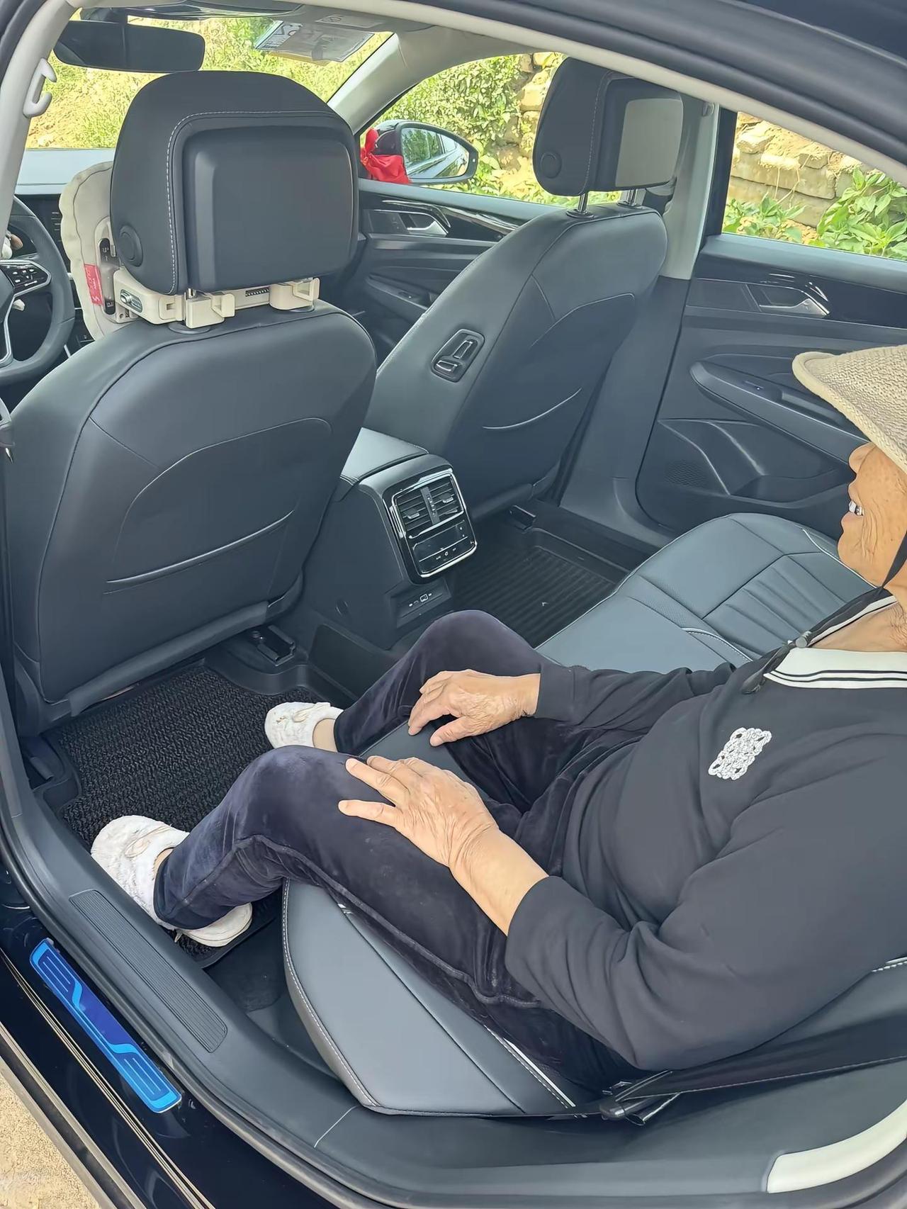 20万的车这一刻值19万帕萨特车友会 2024款帕萨特