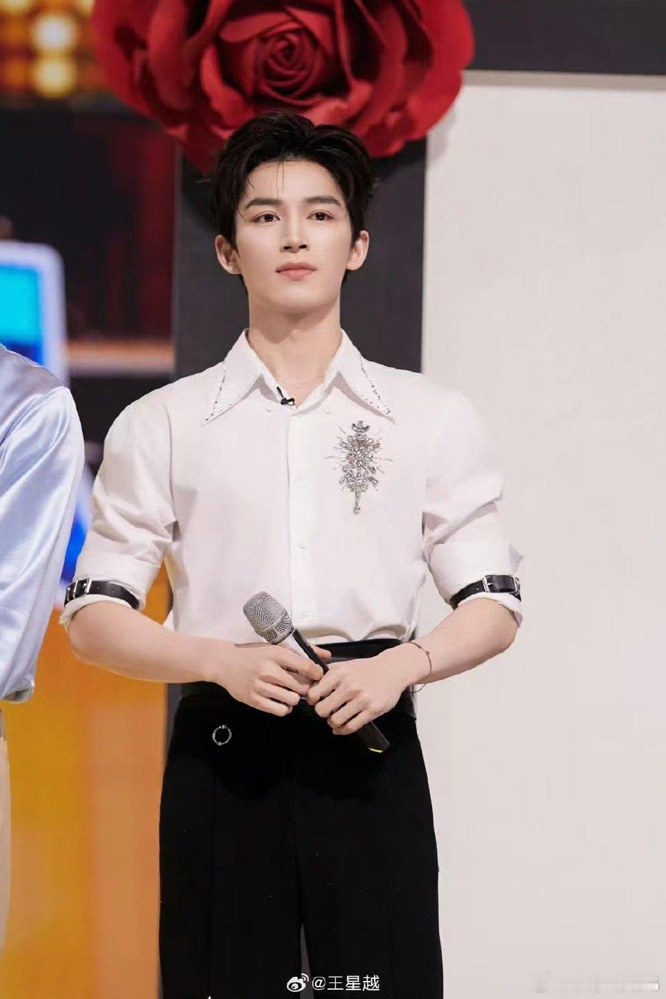 王星越小孩哥版魔童湖南卫视连发15条王星越 小孩哥演魔童，那种青涩又张扬的感觉太