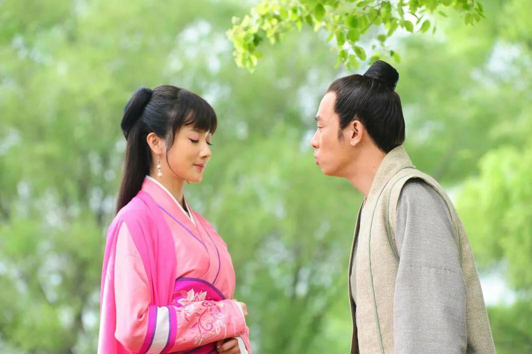 #上联:春风栽绿柳，诚邀下联？# 

春风栽绿柳

明月凝秋霜