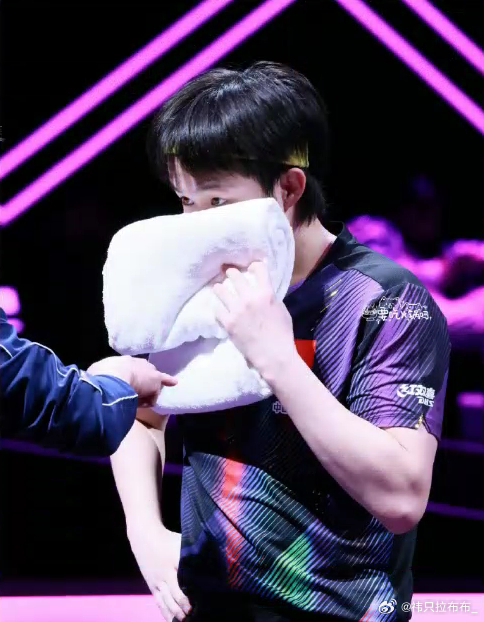 昨日重庆冠军赛赛场，孙颖莎2比4不敌蒯曼，王楚钦不敌松岛辉空，双双止步4强…作为