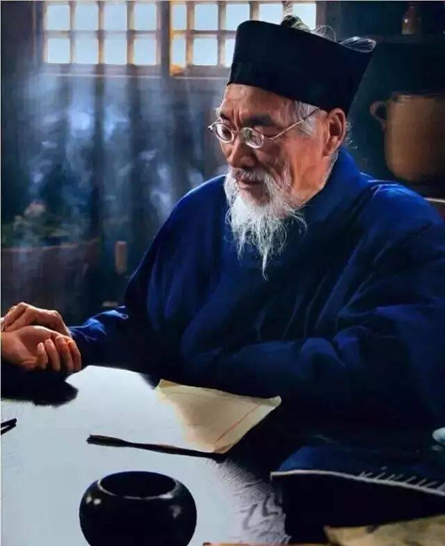 道家不传经典，不老女神的秘密1、头为精明之府，日梳三遍百病除。2、脚称第二心脏，