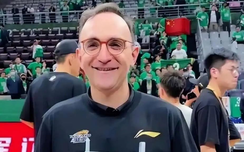 妙手回春！辽宁队状态回暖，意外捡到宝了，球迷戏称：无心插柳柳成荫。
 
辽宁本钢