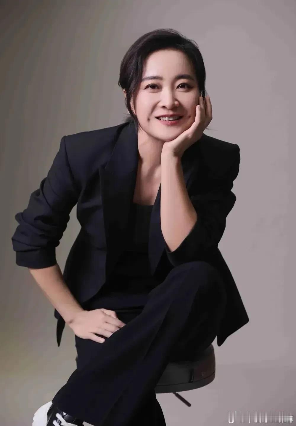 最近总有人想不通：贾玲为什么消失大半年？看看这组数字就明白了：

《热辣滚烫》票