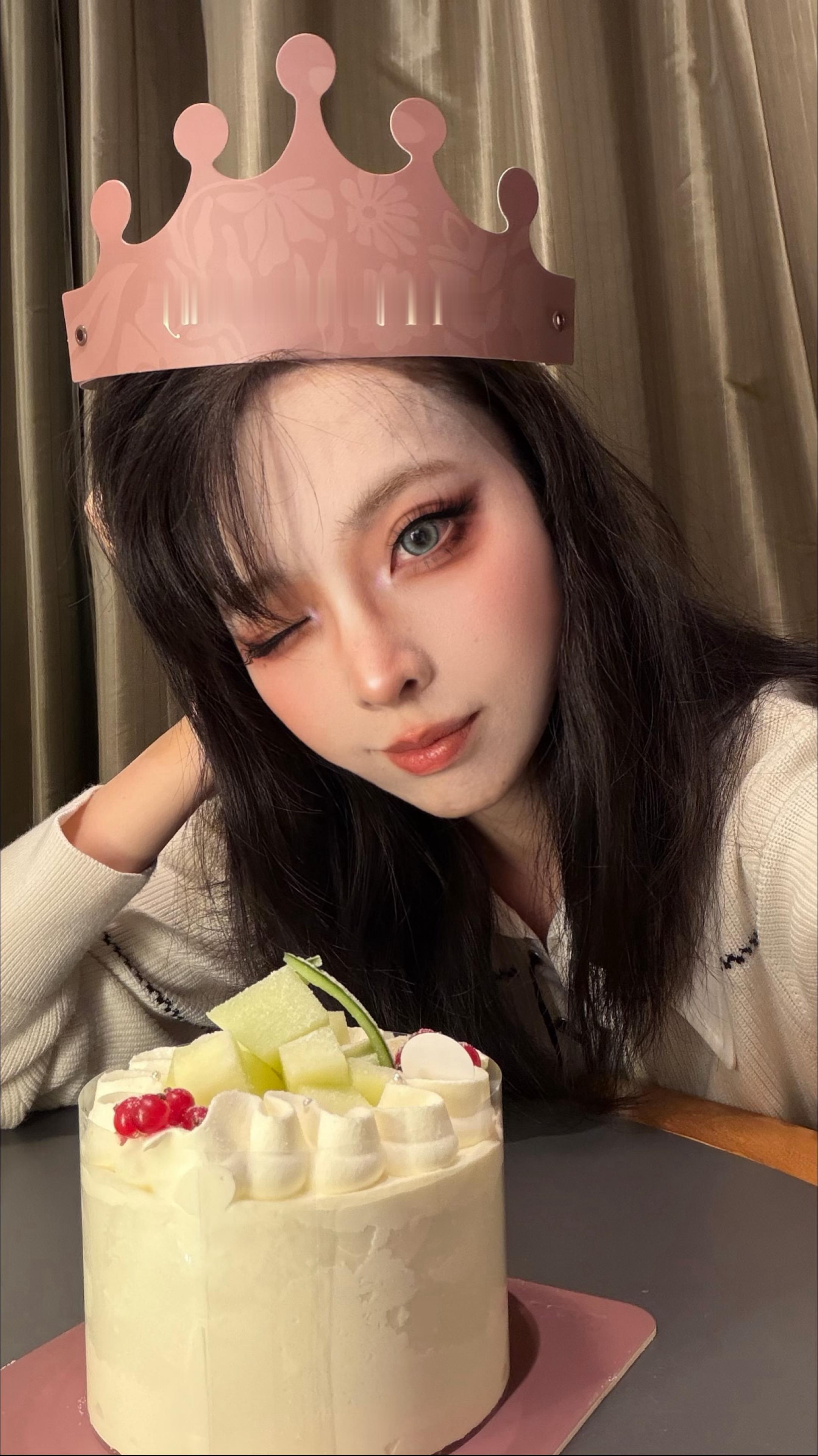 🎂谢谢大家的祝福～！没想到fes下班后在酒店还能吃上蛋糕，超开心！明年的米苏也