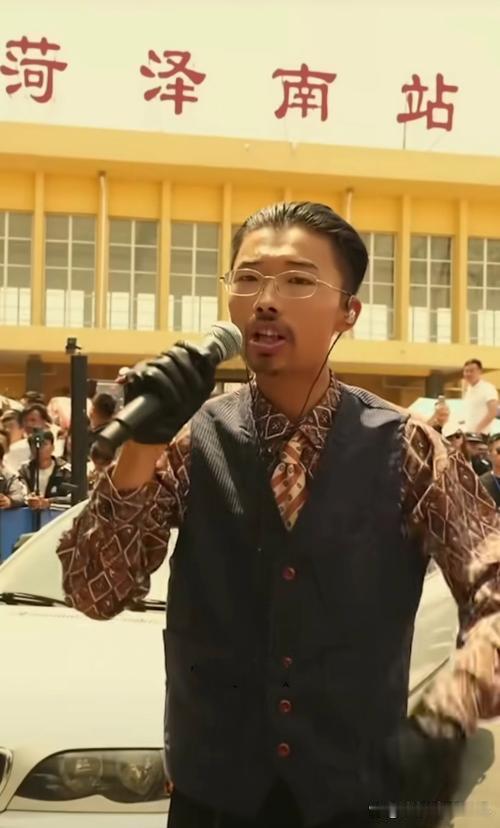 如何评价郭有才的唱功?没有基本功，之所以一时成为网红，是过度炒作，偶然性的因素大