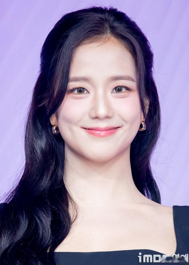 金智秀从练习生时期开始就独立了金智秀对哥哥私生活并不知情 金智秀方回应哥哥家暴争