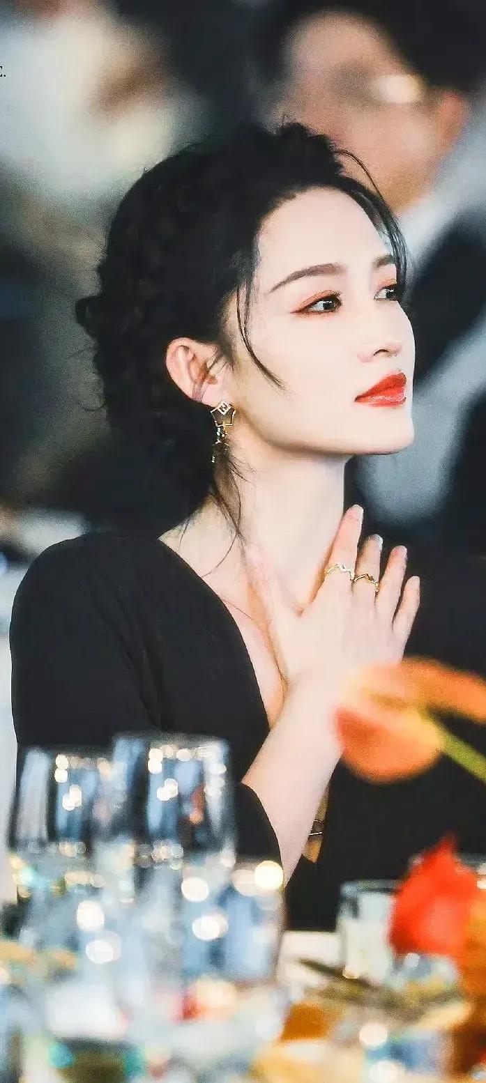 #明星美图# #惊艳女神# #女明星高清美图# #女明星谁最美# #李沁#
达人