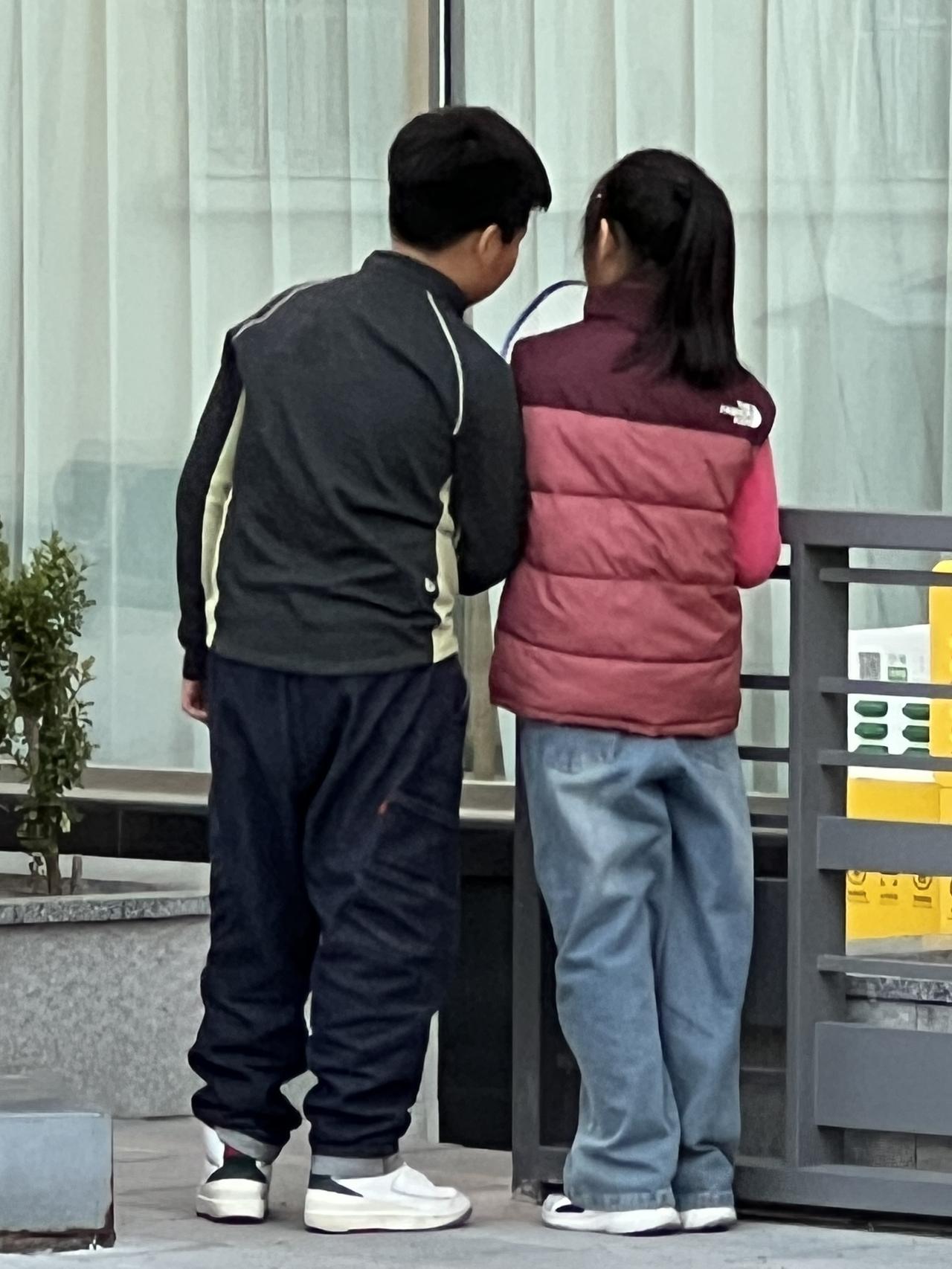 有谋体说，随着人工智能的快速发展，传统教育体系受到冲击，大学已经没有存在的意义。