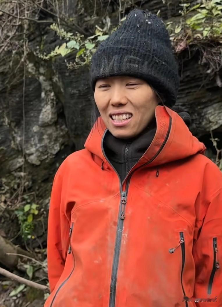 冷美人退赛了，体检没过。

因为营养不良，她作为荒野求生唯一一个女生，又是热门选