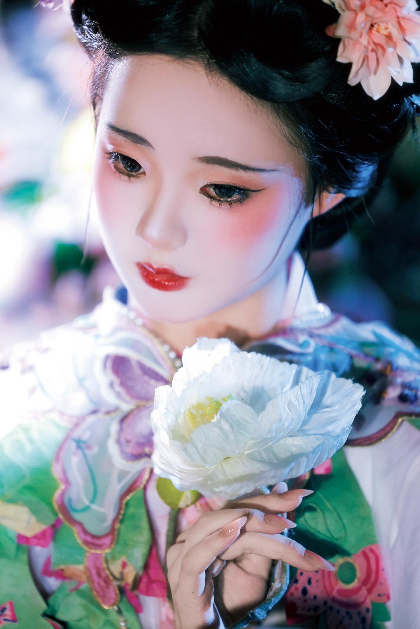 “波湛横眸，霞分腻脸。 ”绢人娃娃。摄/后：我 出镜：  💄：  场地