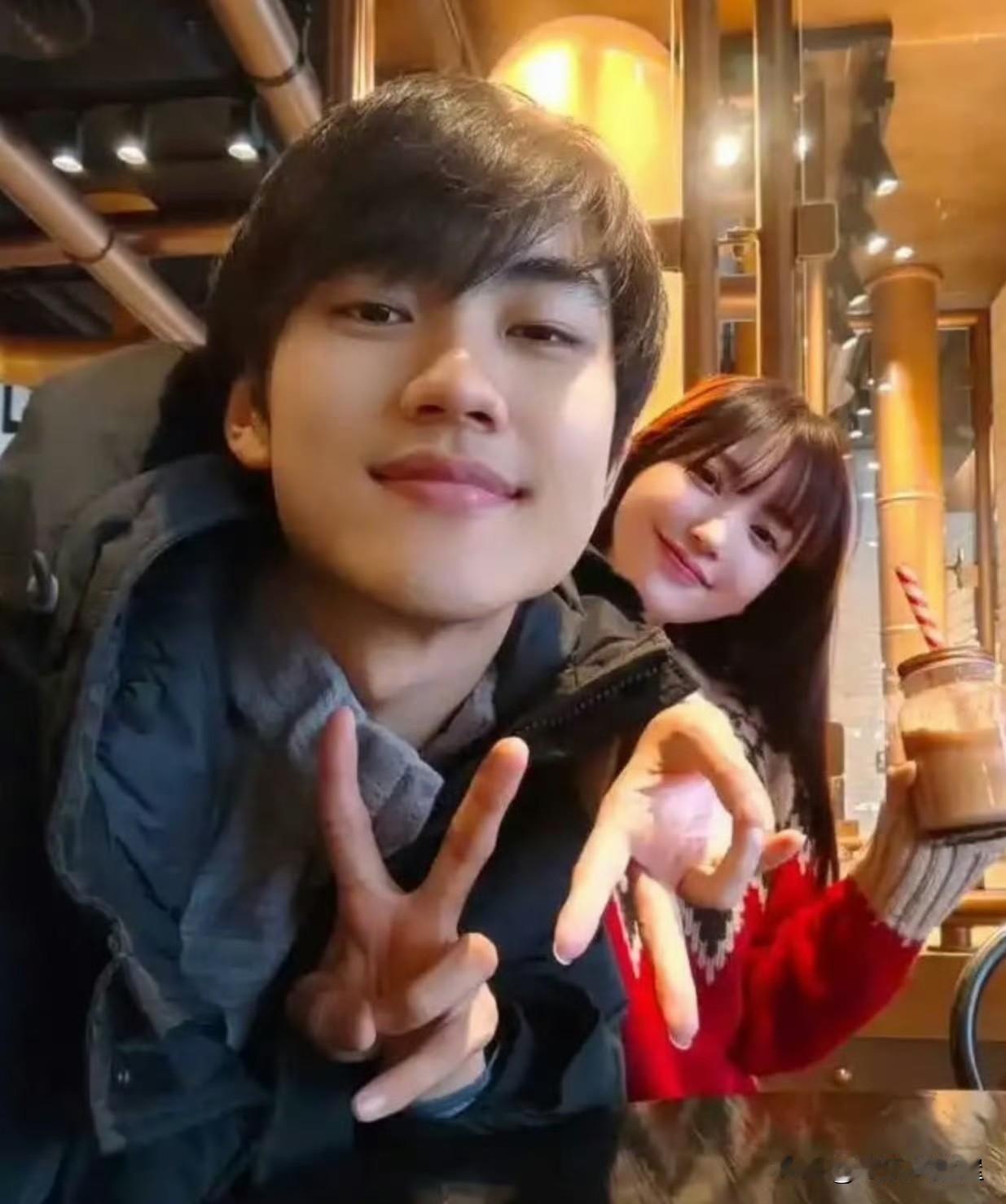 陈妍希没想到，
周柯宇也没想到，
他们两个没想到，刚刚因为《狙击蝴蝶》爆火，
但