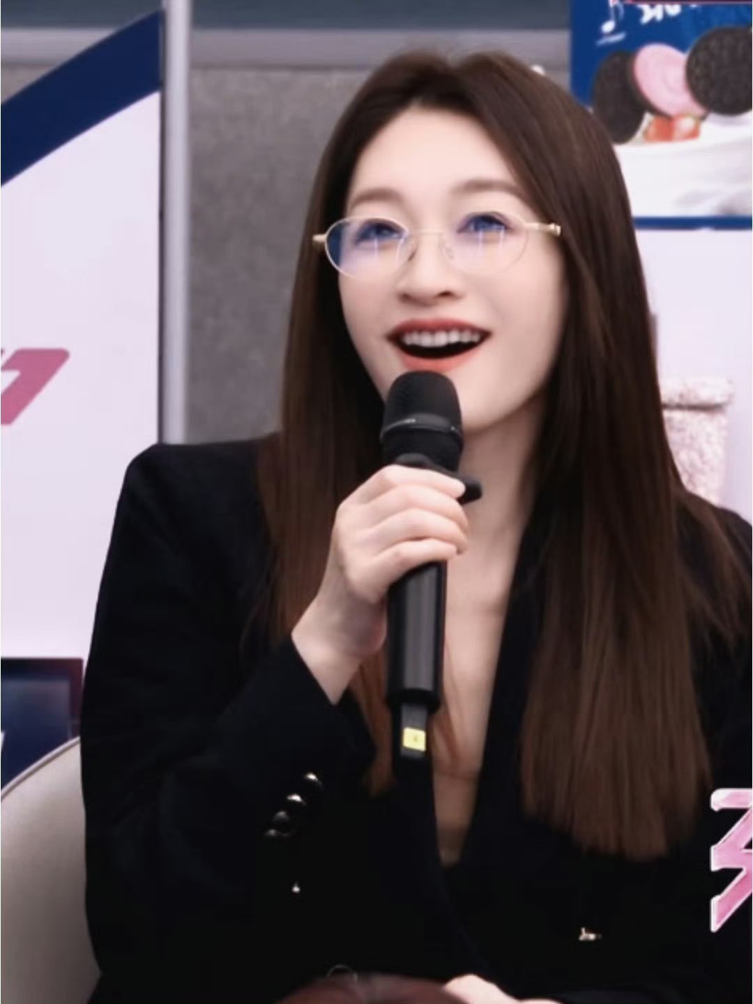李小冉西装眼镜高智感直女杀手不是假的 