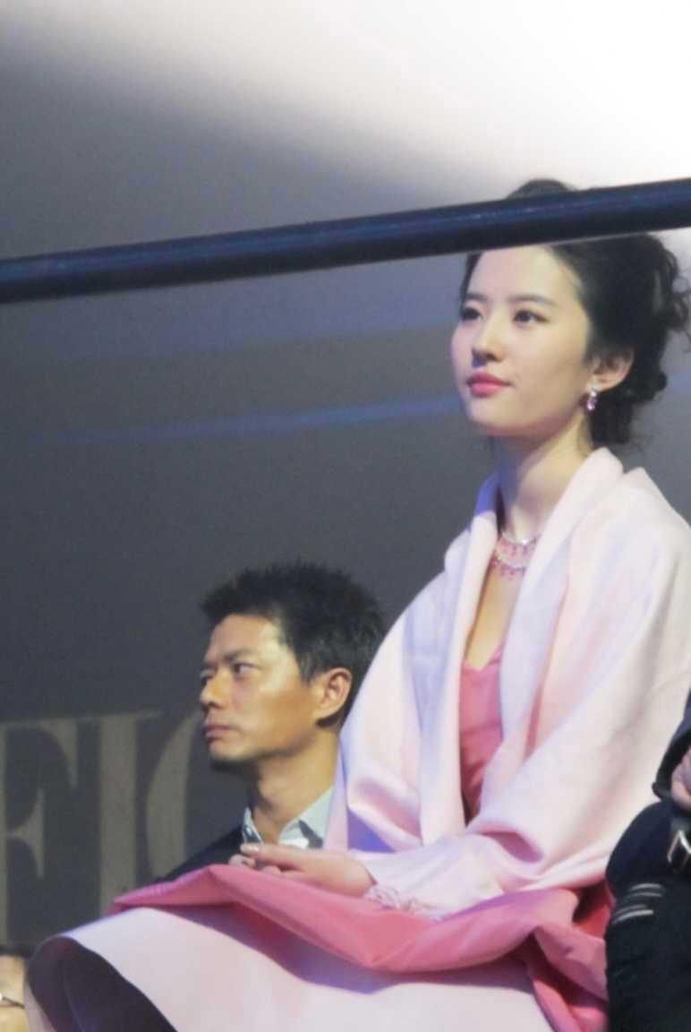 多少句赞美，都无法表达她的美！