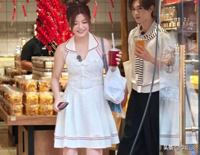看43岁陈妍希逆天穿搭，才发现，原来女人老了这样穿更显年轻！