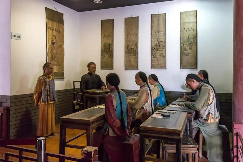 古代科举为什么没有女参加？
       不少人以为古代科举不许女性参加，是律法