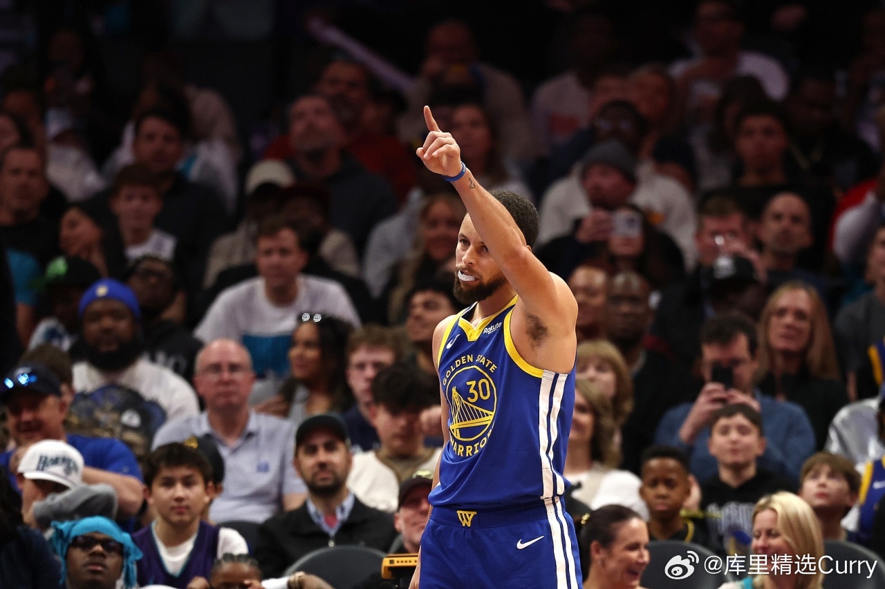 Shams：库里顺利完成了那场五对五训练，他感觉良好。球队内部表示未来几天库里要