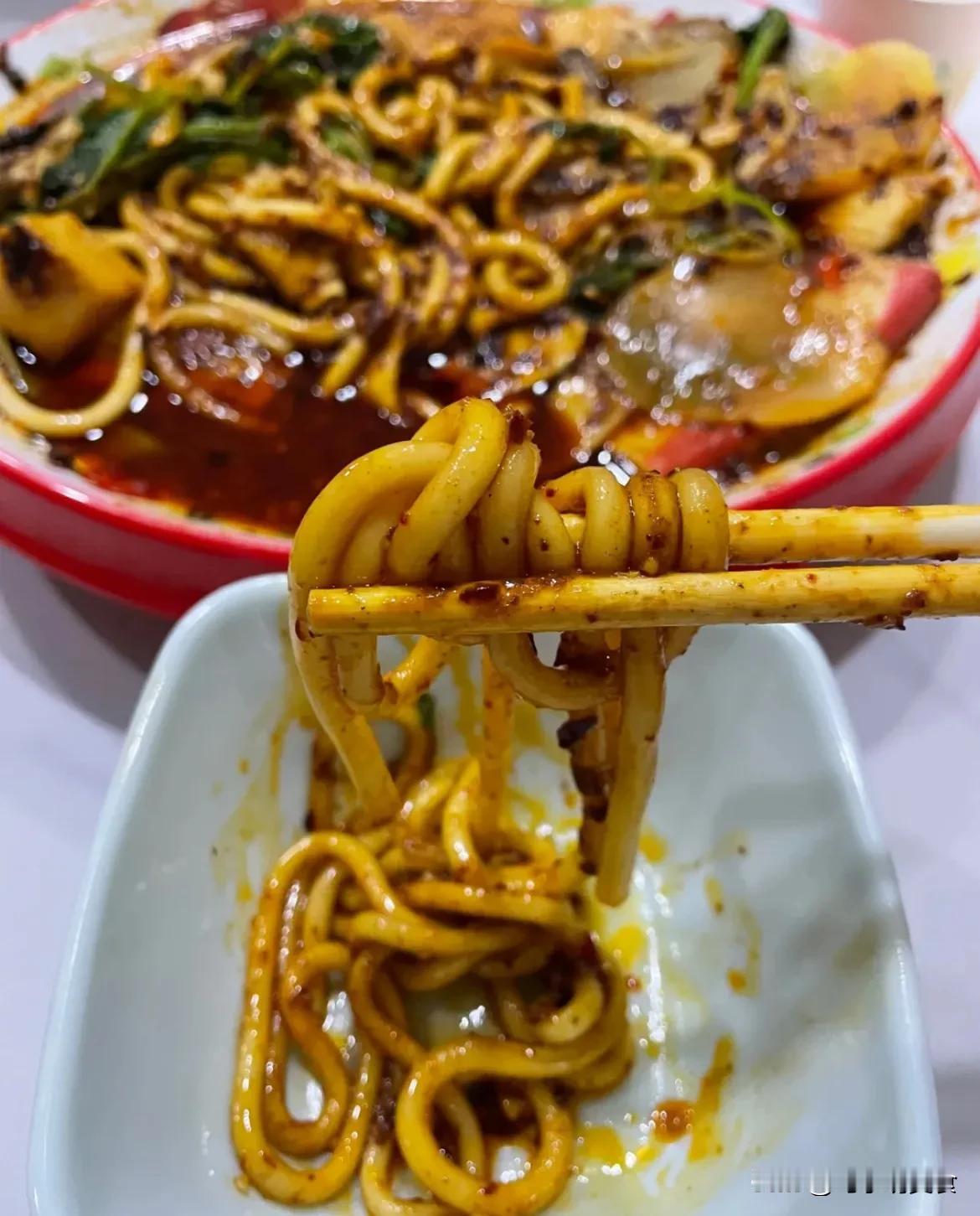  在乌鲁木齐找到一家甘肃麻辣烫好难，这家位于劳动街巷子里的麻辣烫貌似在甘肃武威很
