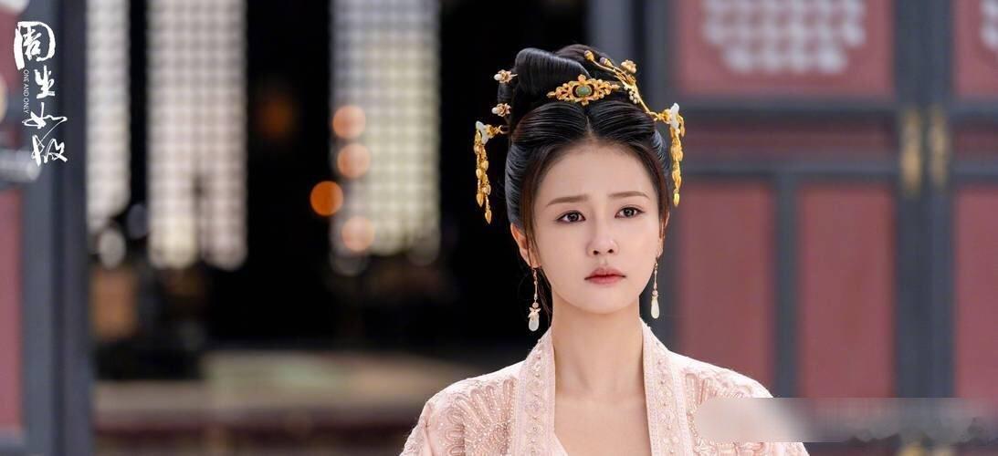 白鹿的一姐地位要被吴谨言抢过去了，于正显然更偏爱吴谨言[思考]吴谨言虽然拍戏没有