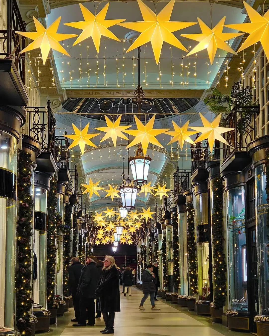 夜晚的伦敦 华灯环绕 璀璨耀眼🌙⭐️🎄💛
.
