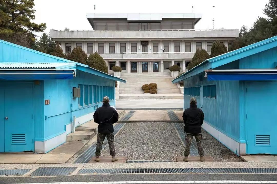 美国士兵进入朝鲜，这是美国想和朝鲜谈谈的借口！也就是所谓的人质外交！

美日韩军
