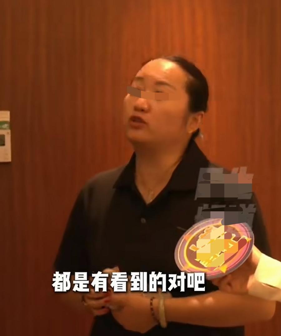 能让民生频道主持人小莉都急了，可见某新能源区域女销售的话术，多么“专业”！

车