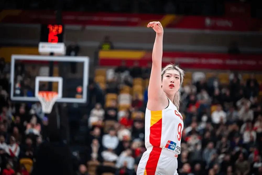 太欺负人了！中国女篮94-47新西兰女篮，你不得不承认这三个事实：
1.当强队球