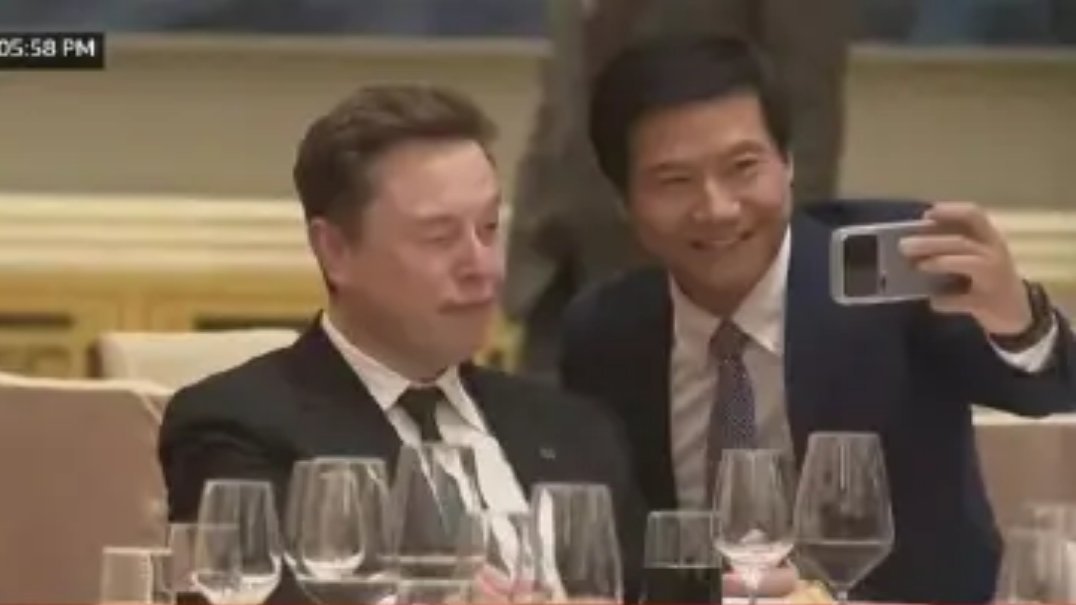 特朗普访华欢迎宴会感觉马斯克和雷军这俩人都喝美了啊，雷军笑的很开心，马斯克都开始