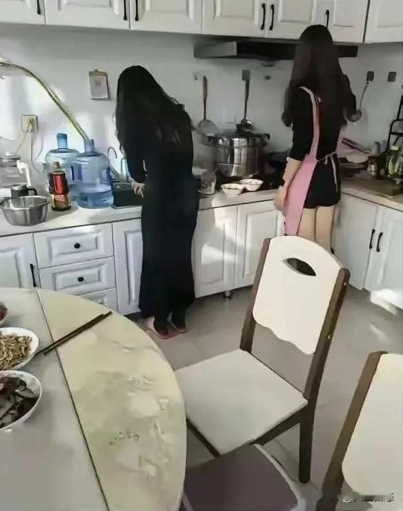 真是冤家路窄！前女友跟我现任老婆成了闺蜜，这可怎么办呀？
