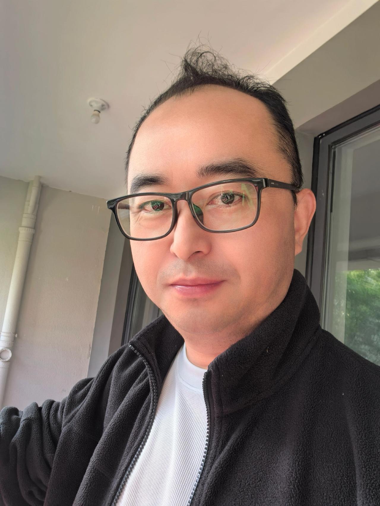 早安，太阳已经升起，微风吹拂。
当能静的时候，能观察到自己许多日常见不到的状态。