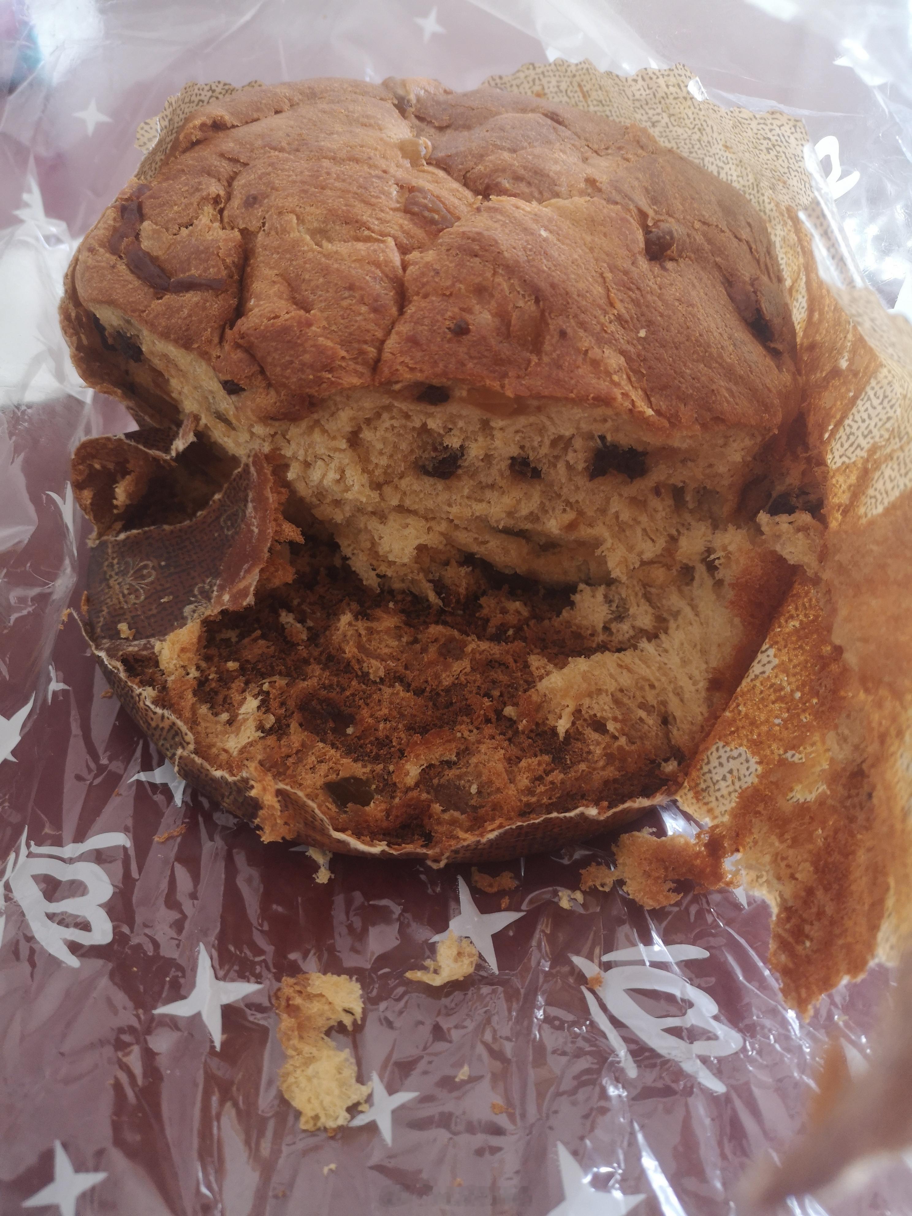 呜呜，朋友送的阿根廷甜面包🍞，阿根廷人新年一定要吃的。可太好吃了，每吃一口就想