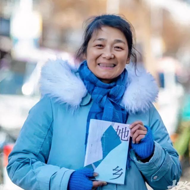 “菜场作家”陈慧，其最新散文集《她乡》入选2025年中国当代文学年度榜单，这已经