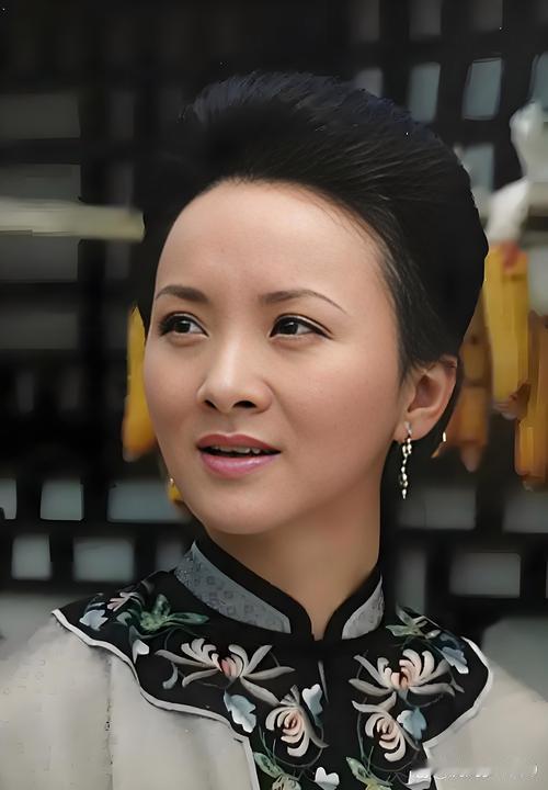 谢兰是我喜爱和欣赏的女演员，却在事业的黄金期回归家庭相夫教子，虽然曾经举家在国外