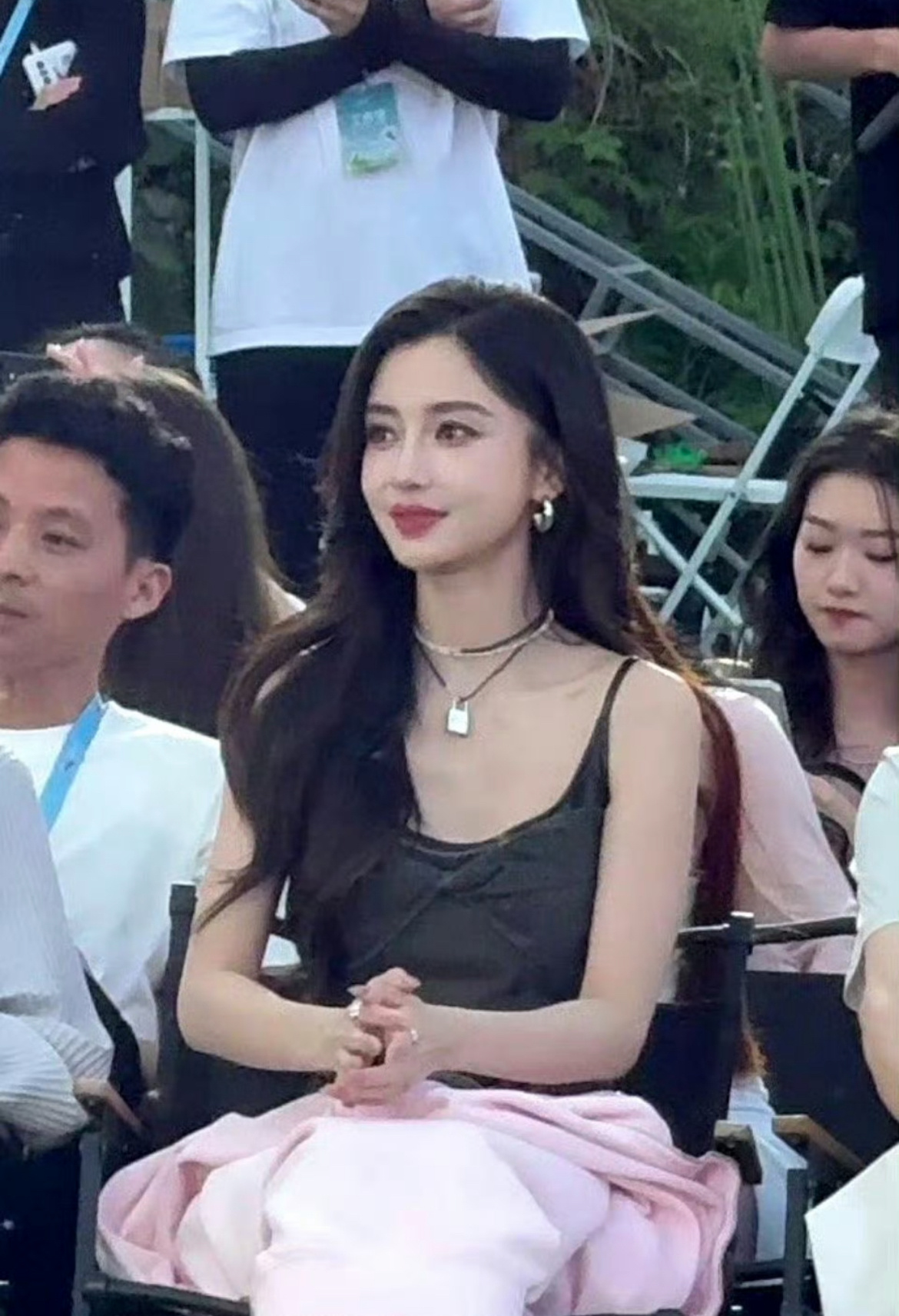 Angelababy纯生图路透体验体验什么叫脸和身材永远在线！美得不可方物[爱慕
