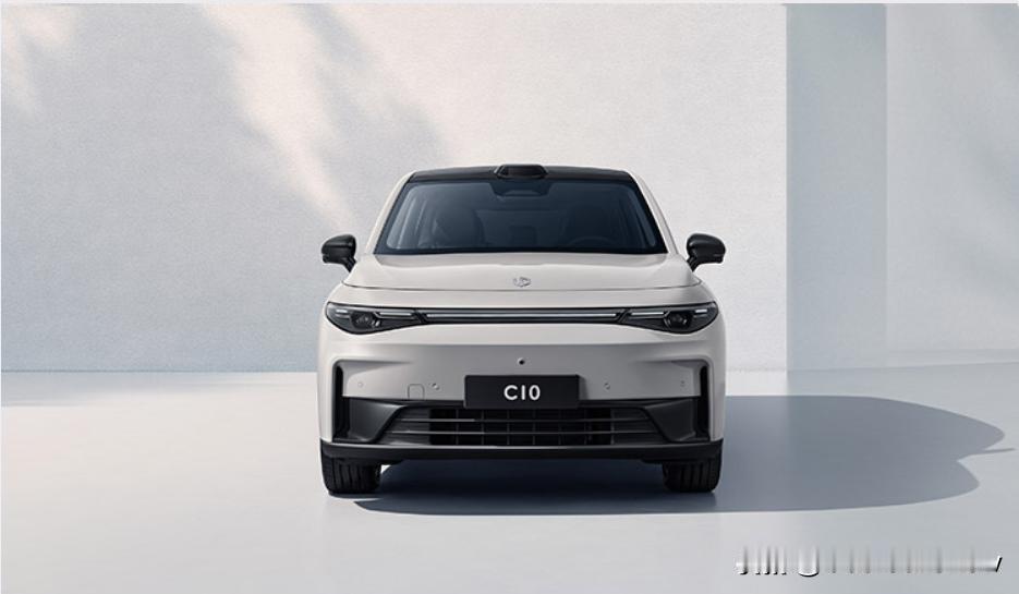 零跑汽车旗下全新中型SUV-零跑C10正式开启预售，其中增程版预售价为15.18