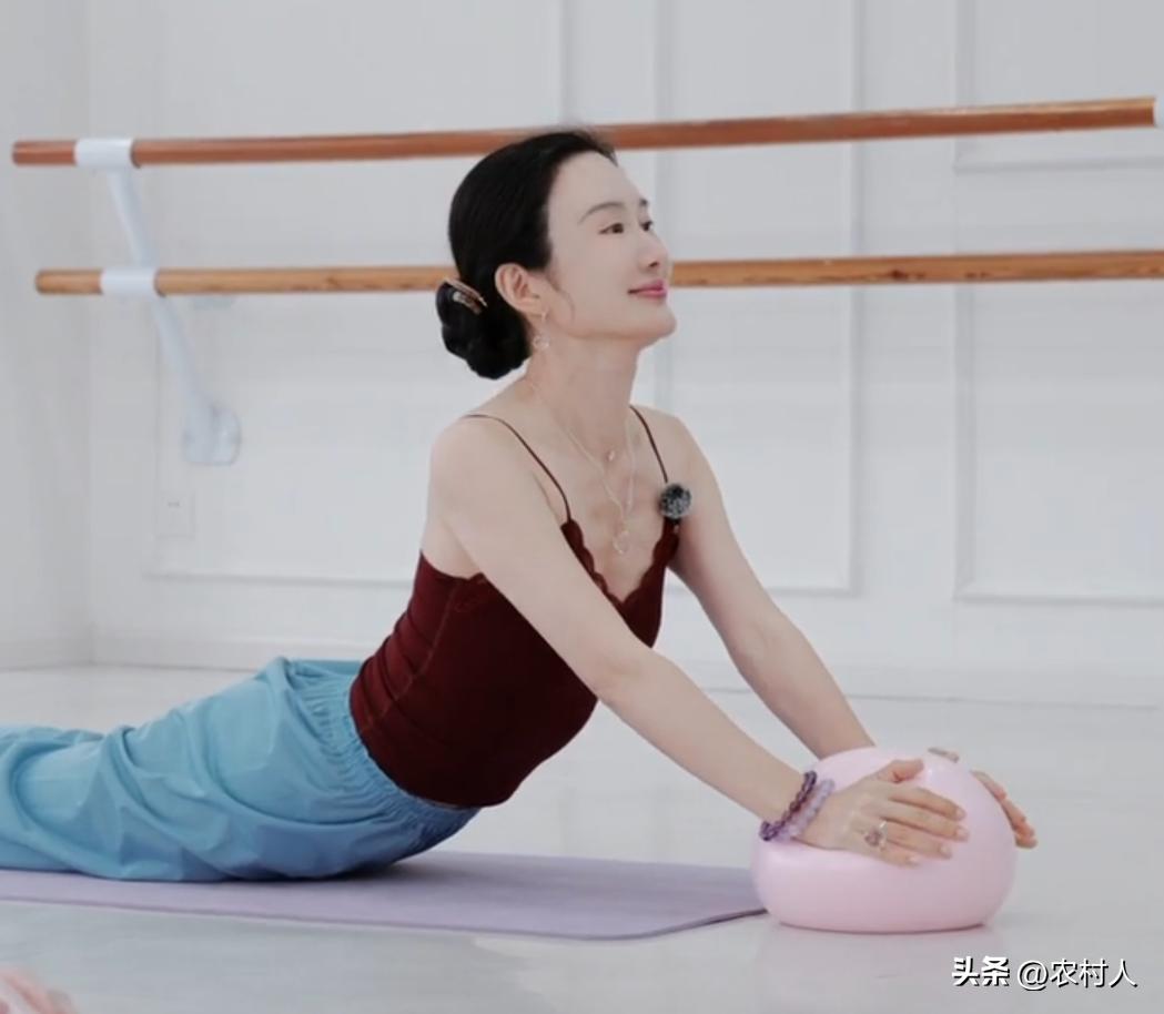 杜星霖怎么突然想起来健身了？是不是因为张纪中开始嫌弃她了，感觉到自身的危机感了。