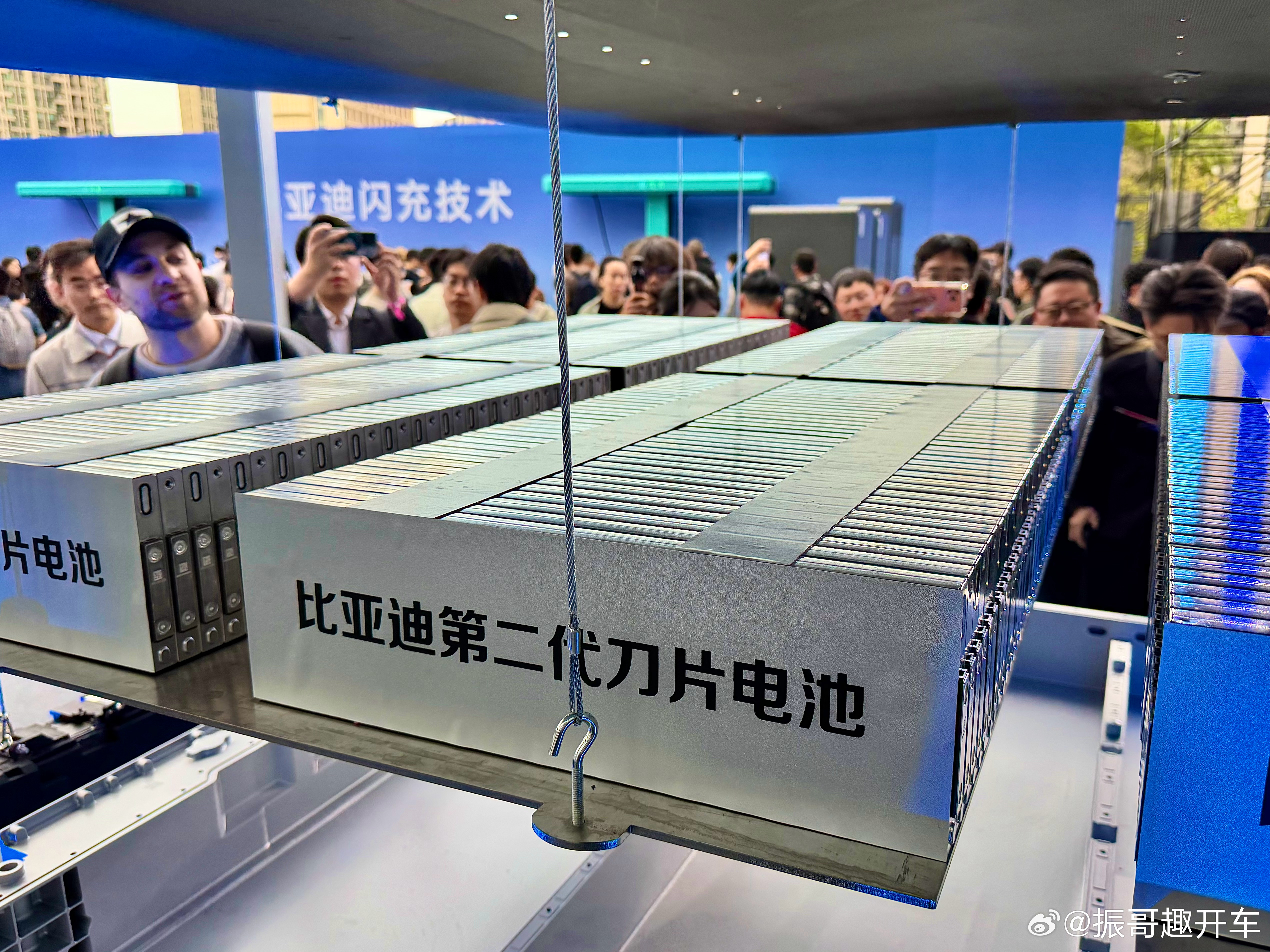 比亚迪闪充充饱只用9分钟比亚迪闪充零下30度12分钟充饱 比亚迪宣布推出全球首创