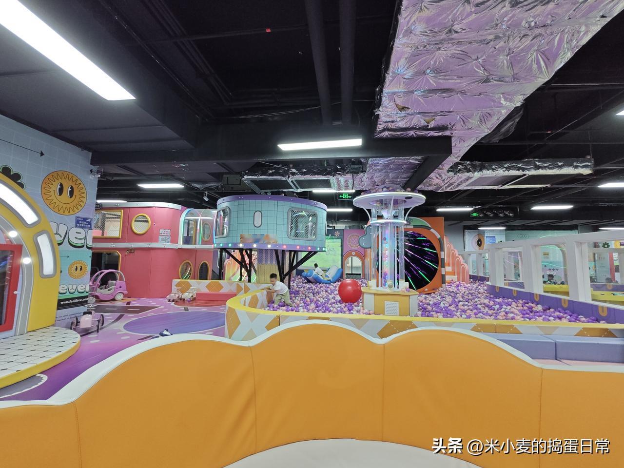 花二十来块钱，简直是带娃家长的“救命宝地”。
一到周末孩子精力旺盛，在家折腾得人
