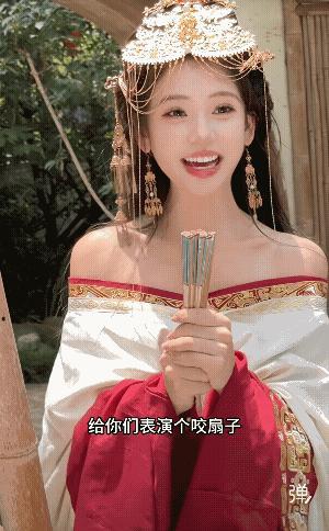谁懂她耸肩的那一刻，香肩加美女![赞][大笑]