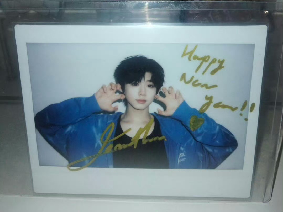 陈奕恒亲签拍立得 