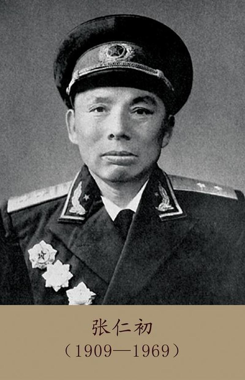 石头一落，日军就在隔壁，李玉章却死活不肯撤。

镇里还有几十个来不及转移的老乡，