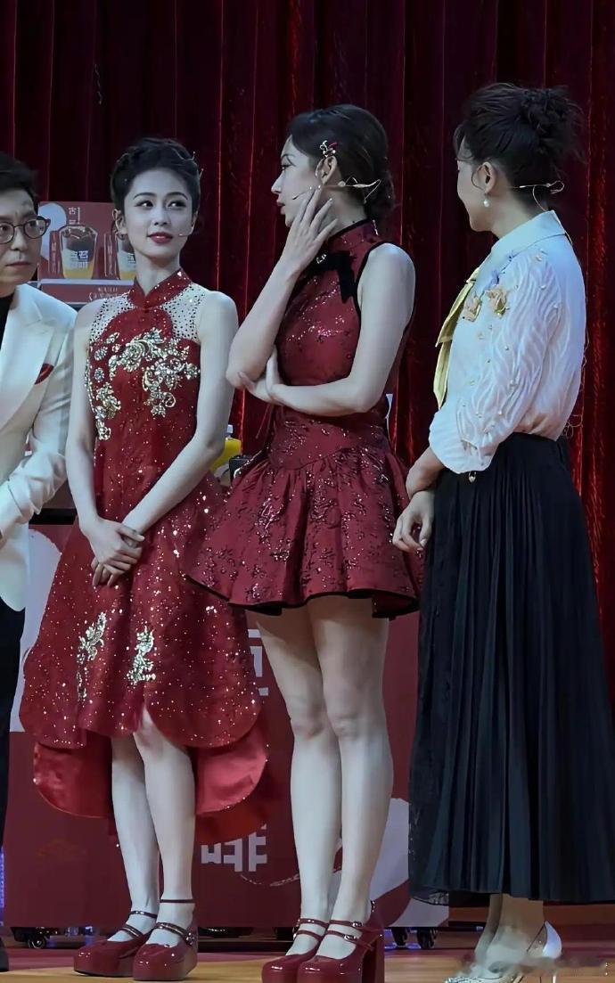 这才是女明星真正的大腿，没有美颜，没有拉直 