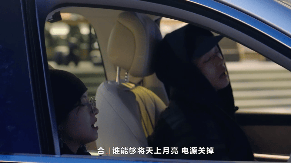 #李庚希张宥浩自带偶像剧氛围##李庚希张宥浩车内合唱氛围感封神# 啊啊啊李庚希跟