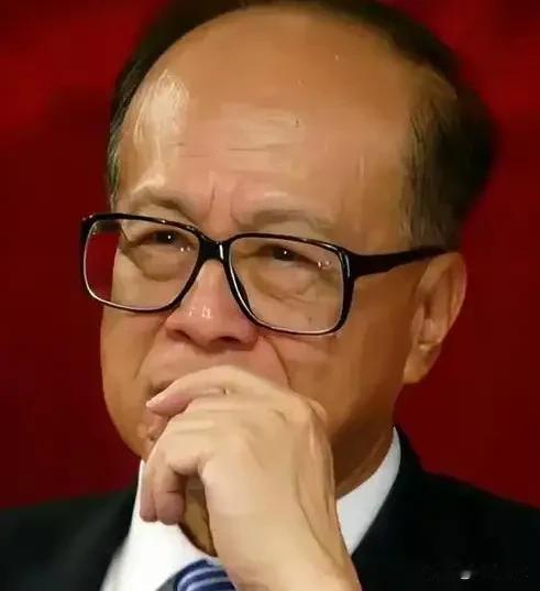 11月4日上午，香港一男子大闹李嘉诚的公司长江集团中心遭警方拘捕。据警方后来说到