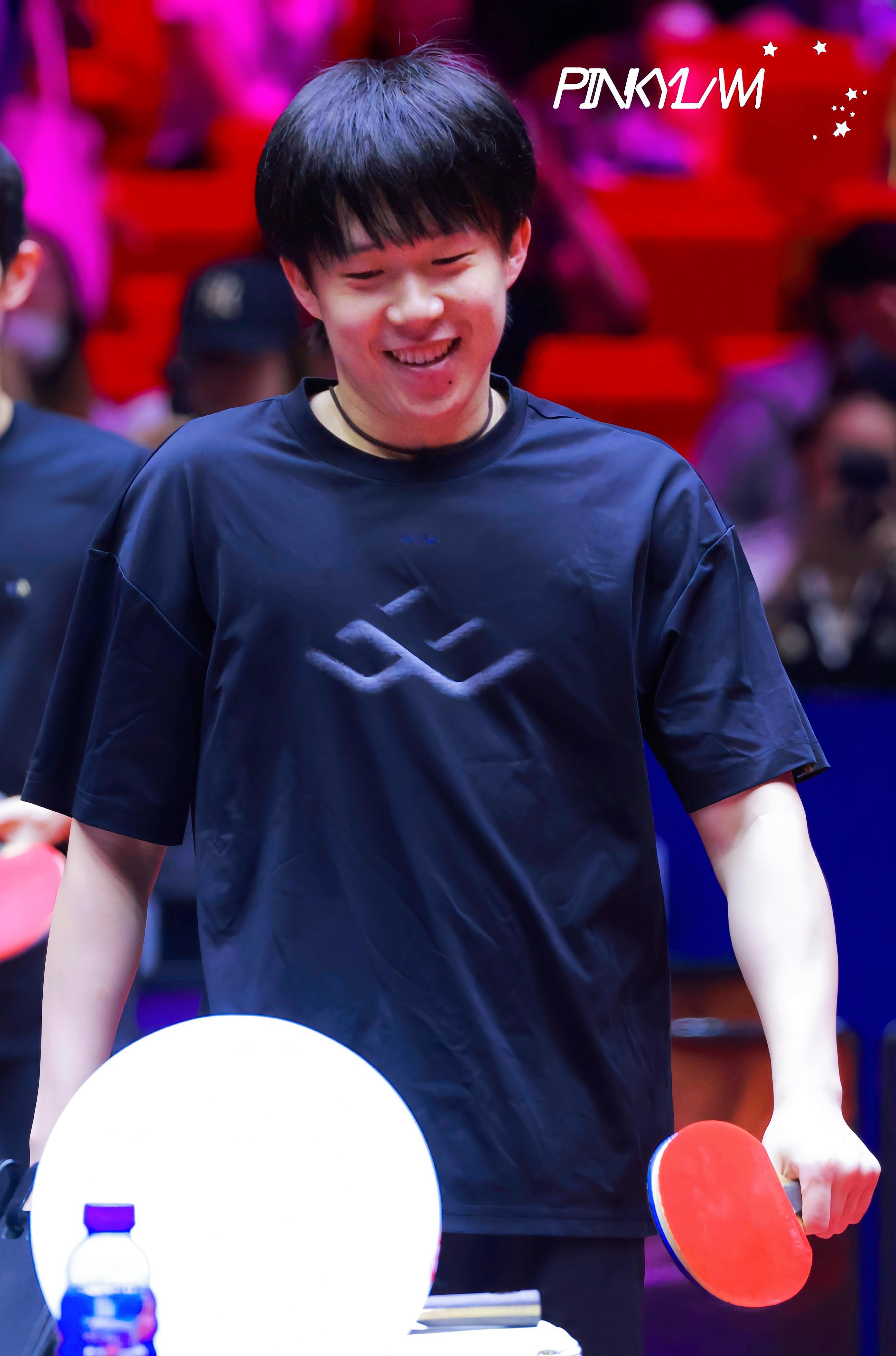 早上好(●.●)[好愛哦]看看笑起來眼睛灣灣的頭頭😊 ​​​