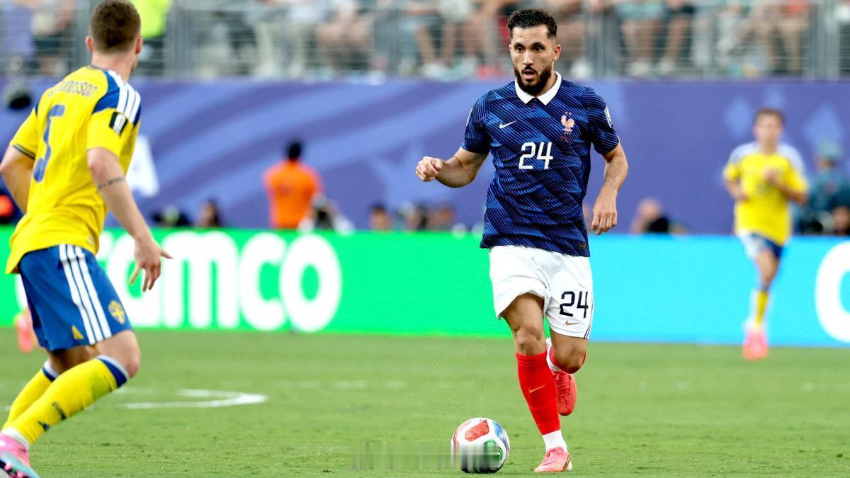 7月2日讯 在法国战胜瑞典的赛后，谢尔基无视了向他走来的德尚，这也引起了球迷们的