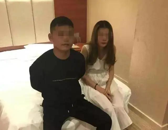 艺人司机兜售隐私：已刑拘，涉侵犯公民个人信息罪
 
上海浦东警方4月1日通报：某